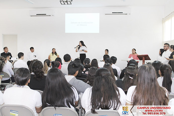 Centro Universitario de Valladolid - Realizan Debate Sobre la Educación en México en el CUV